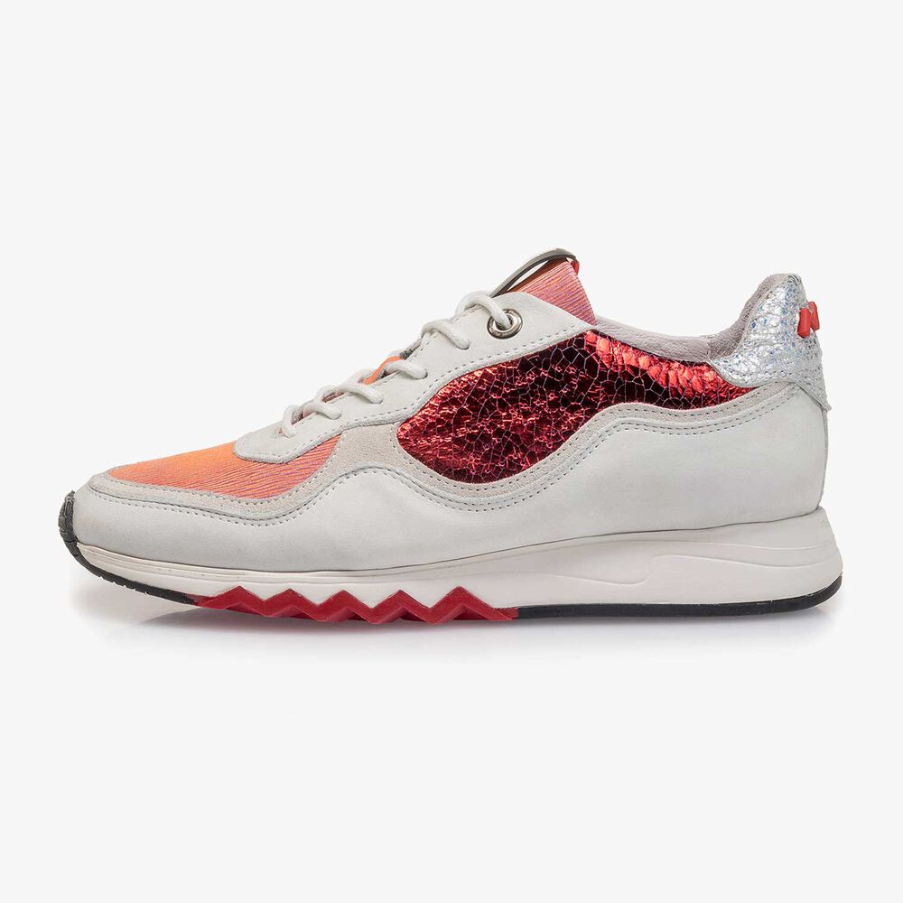 White nubuck leather sneaker with red details