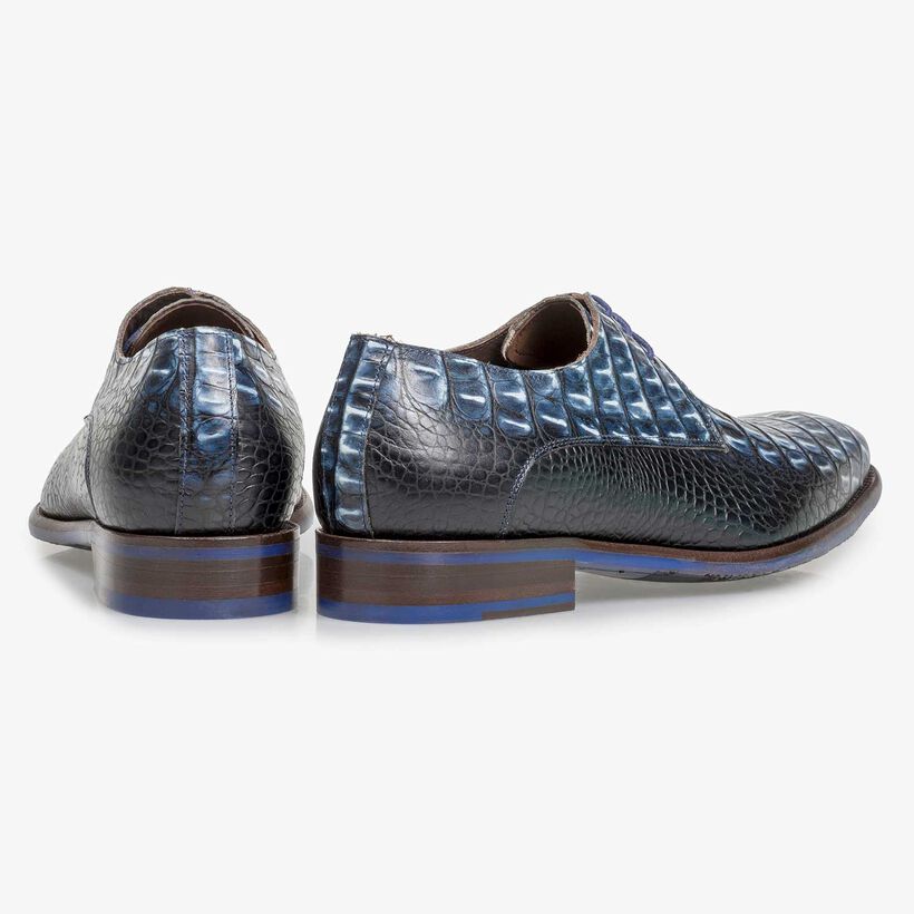 Blauer Leder-Schn&uuml;rschuh mit Krokoprint