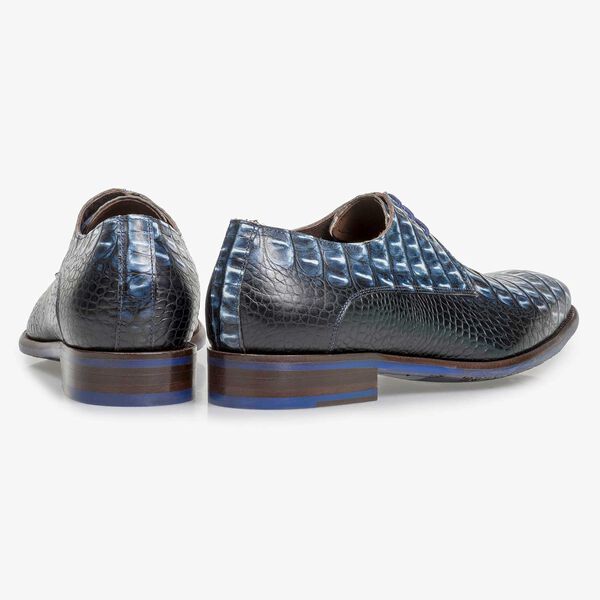 Blauer Leder-Schn&uuml;rschuh mit Krokoprint