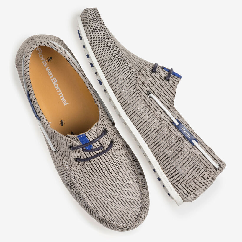 Sandfarbener Wildleder-Bootsschuh mit Print