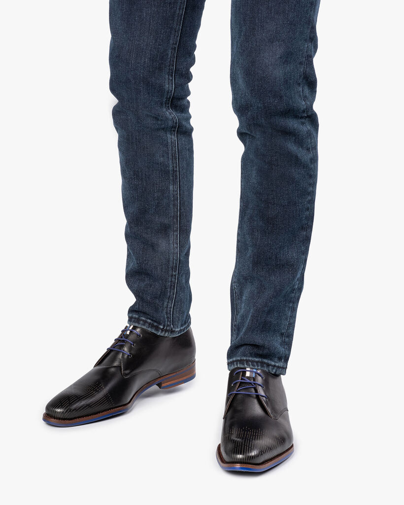 Black calf leather lace shoe