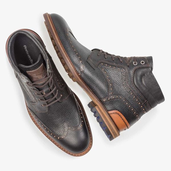Schwarzer Leder-Schn&uuml;rstiefel mit Print