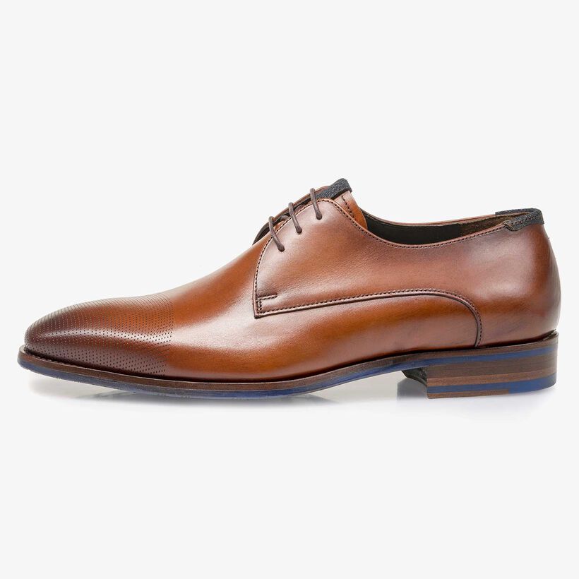 Cognacfarbener Kalbsleder-Schn&uuml;rschuh