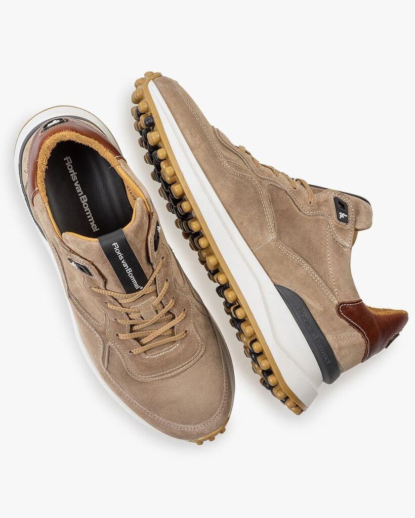 Beiger Wildleder-Sneaker