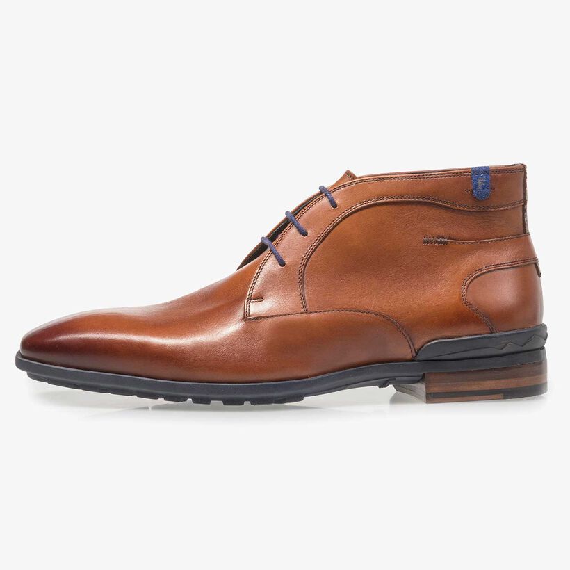 Cognacfarbener Kalbsleder-Schn&uuml;rstiefel
