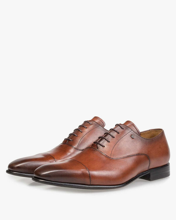 Cognacfarbener Schn&uuml;rschuh
