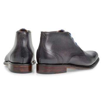 Grauer Kalbsleder-Schn&uuml;rstiefel