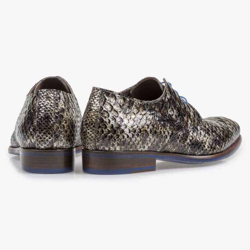 Grauer Lackleder-Schn&uuml;rschuh mit Schlangenprint