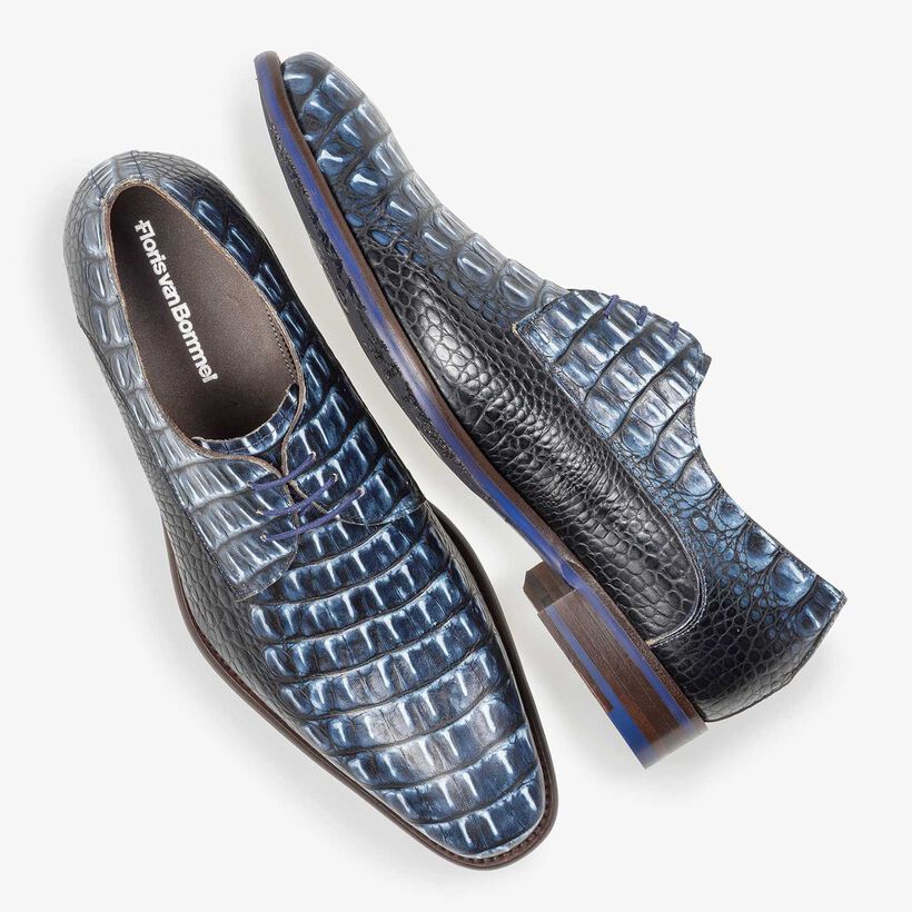 Blauer Leder-Schn&uuml;rschuh mit Krokoprint
