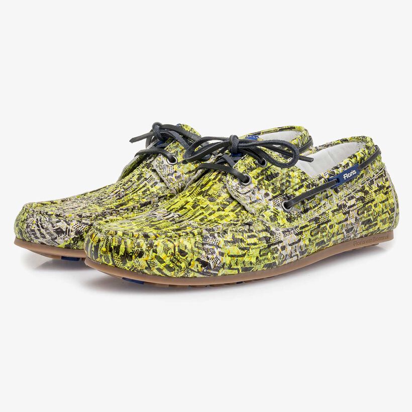 Gelber Kalbsleder-Segelschuh mit Schlangenprint