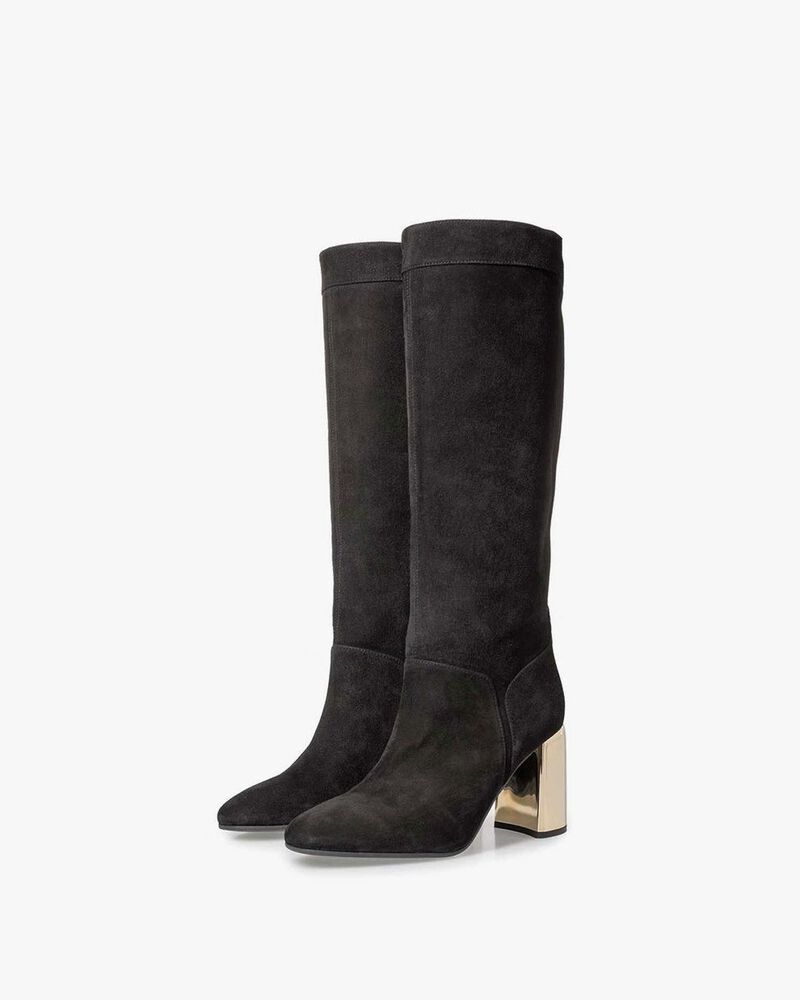 Hoher schwarzer Wildleder-Stiefel