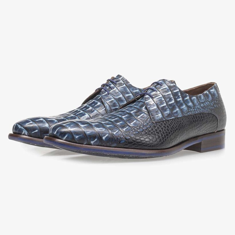 Blauer Leder-Schn&uuml;rschuh mit Krokoprint