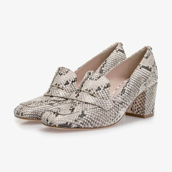 Wei&szlig;e Leder-Pumps mit Schlangenprint