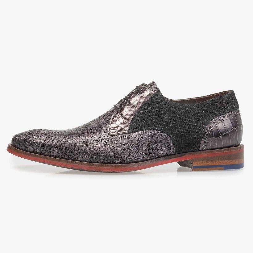 Black leather lace shoe with metallic print