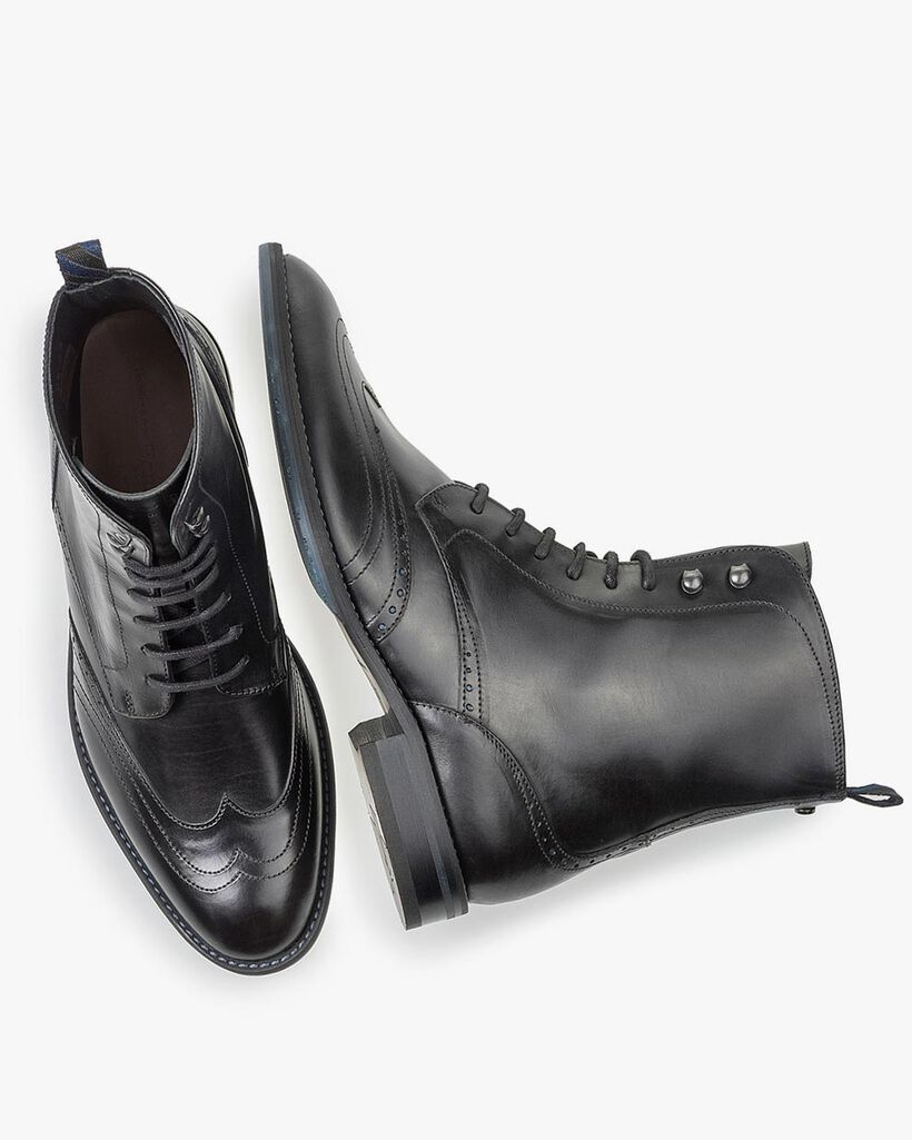 Schwarze Kalbsleder-Schn&uuml;rstiefel