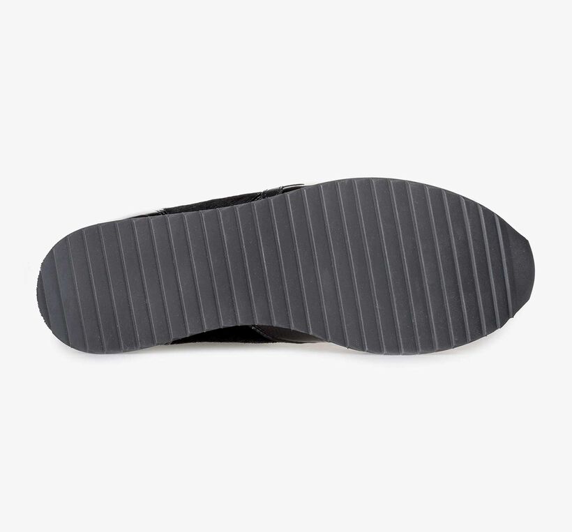 Black patent leather sneaker with F-logo