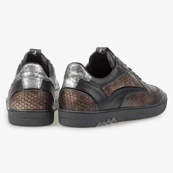 Brown leather sneaker with metallic print