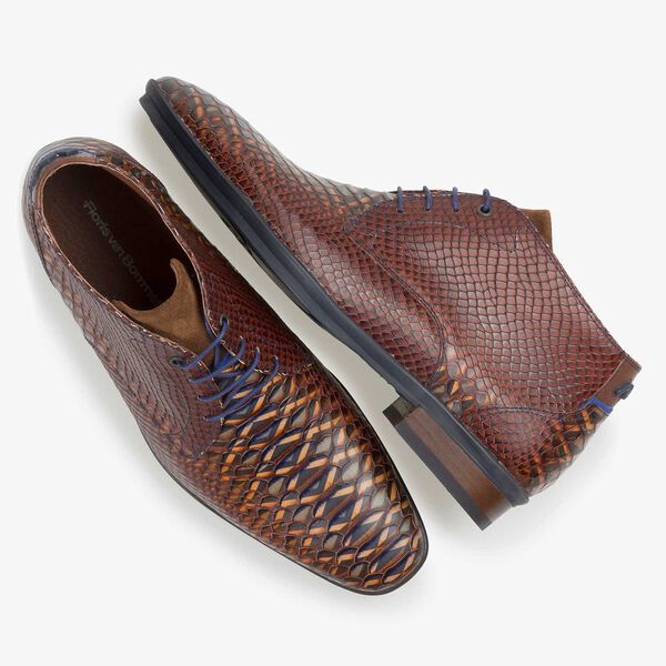Cognac-coloured calf leather lace shoe with snake print