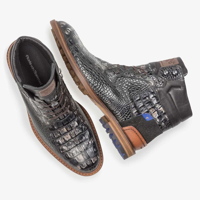 Schwarzer Leder-Schn&uuml;rstiefel mit Krokoprint