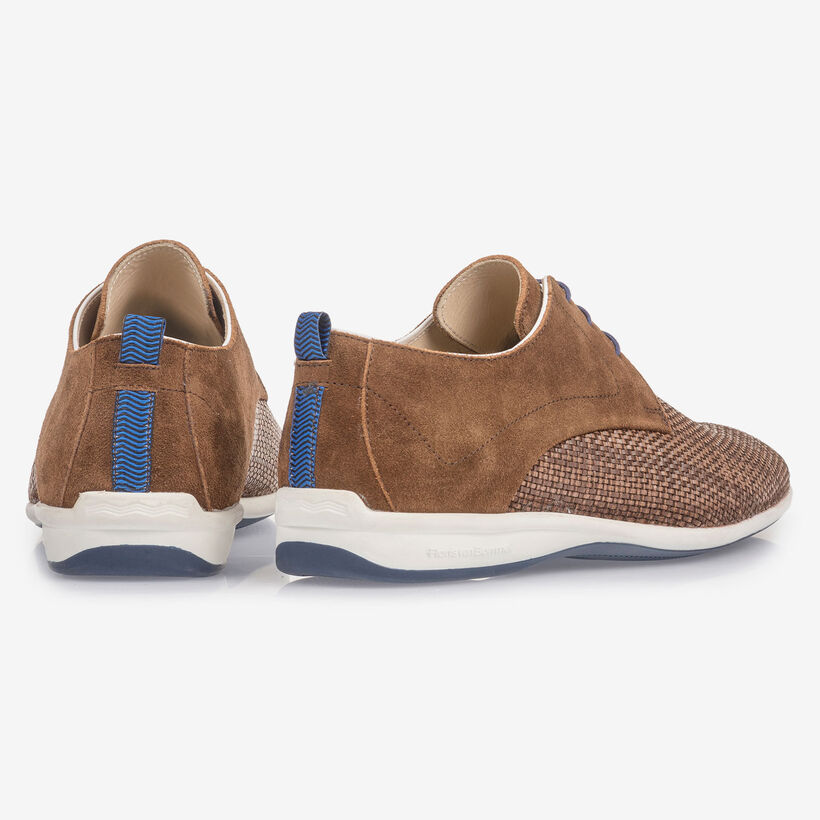 Brauner Schn&uuml;rschuh aus geflochtenem Leder