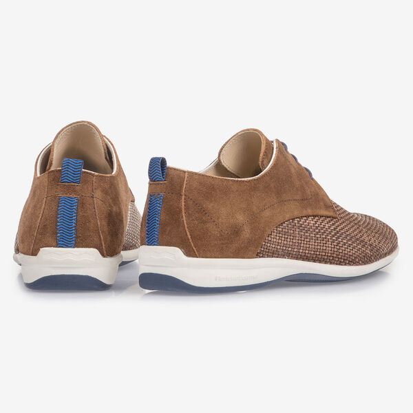 Brauner Schn&uuml;rschuh aus geflochtenem Leder
