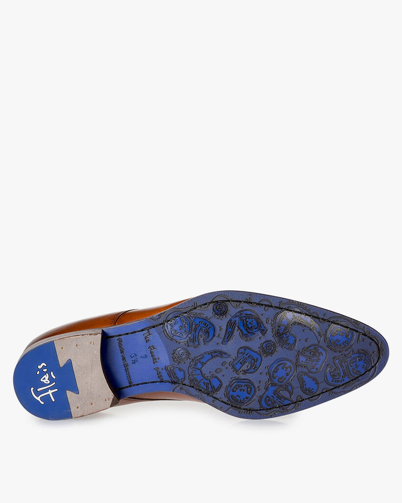 Cognac-coloured leather lace shoe
