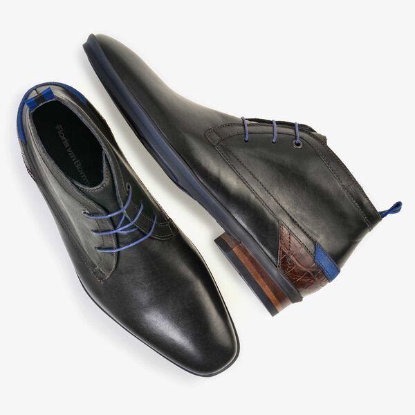 Schwarzer halbhoher Leder Schn&uuml;rstiefel