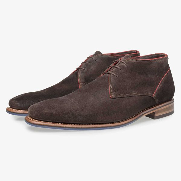 Dunkelbrauner Wildleder-Schn&uuml;rstiefel