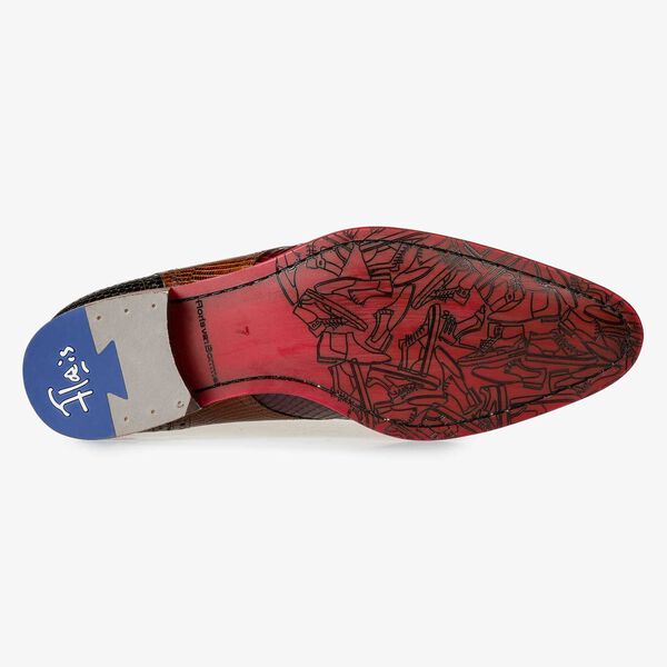 Halbhoher cognacfarbener Schn&uuml;rschuh mit Schlangenprint