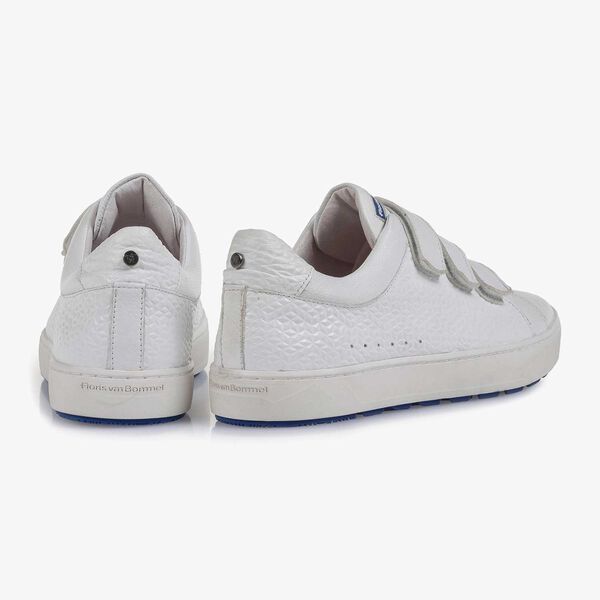 Wei&szlig;er fein strukturierter Leder-Sneaker