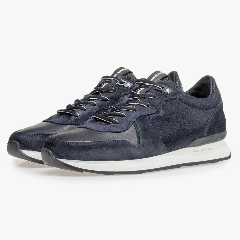 Blauer Wildleder-Sneaker