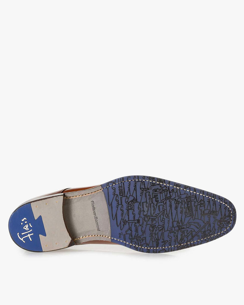 Cognac-coloured lace shoe 