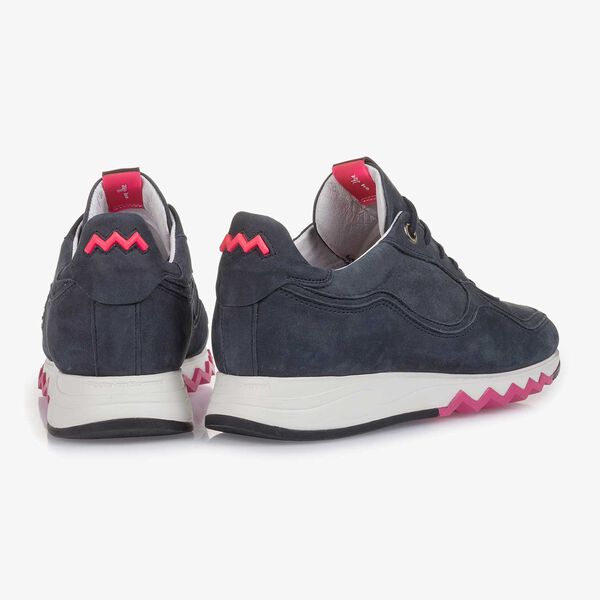 Dunkelblauer Nubukleder-Sneaker