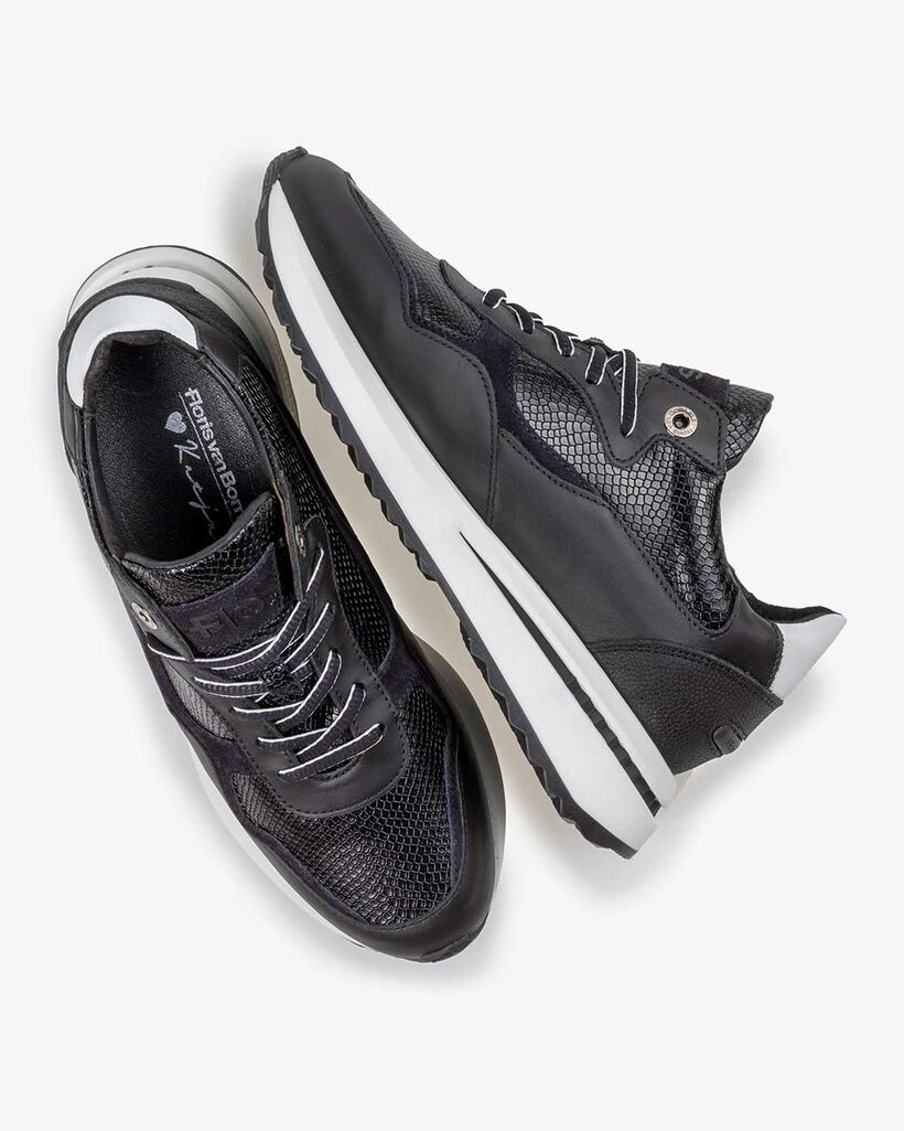 Sneaker Reptilienprint schwarz
