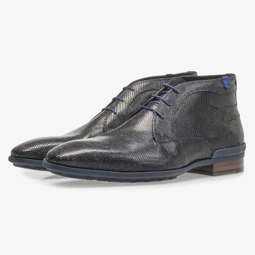 Schwarzer Leder-Schn&uuml;rstiefel mit Eidechsenprint