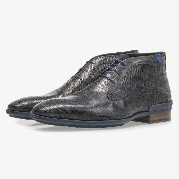 Schwarzer Leder-Schn&uuml;rstiefel mit Eidechsenprint