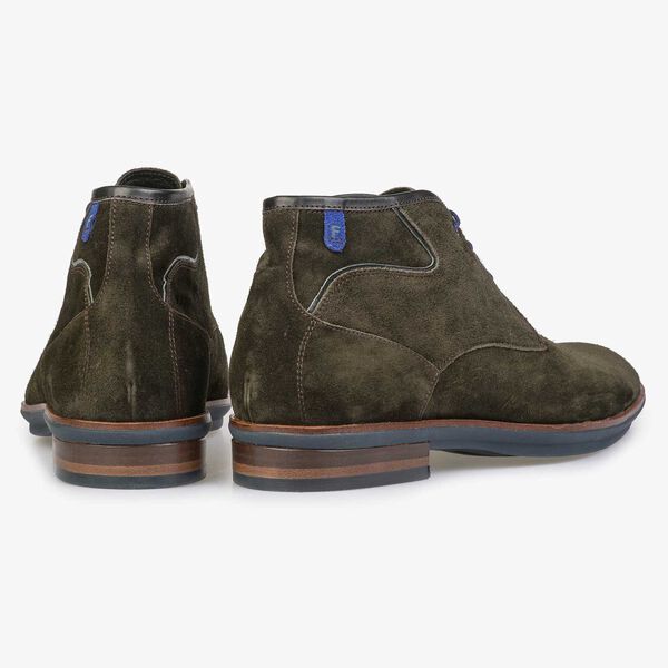 Olivgr&uuml;ner Kalbswildleder-Schn&uuml;rstiefel
