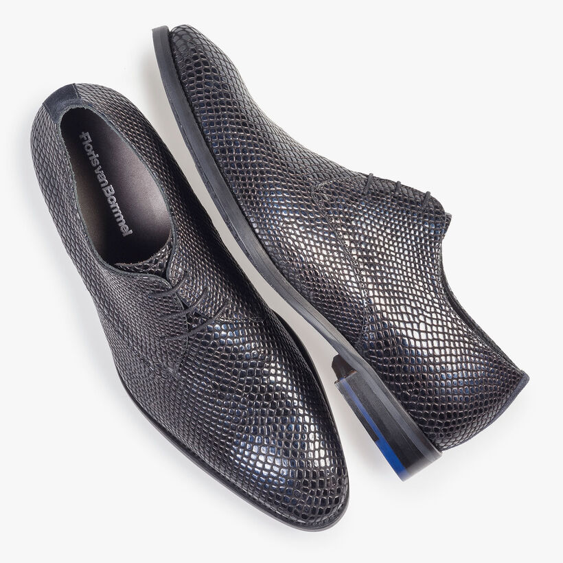 Blauer Lackleder-Schn&uuml;rschuh mit Print