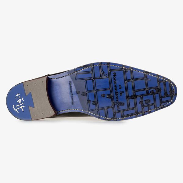Schwarzer Schn&uuml;rschuh mit Laserprint