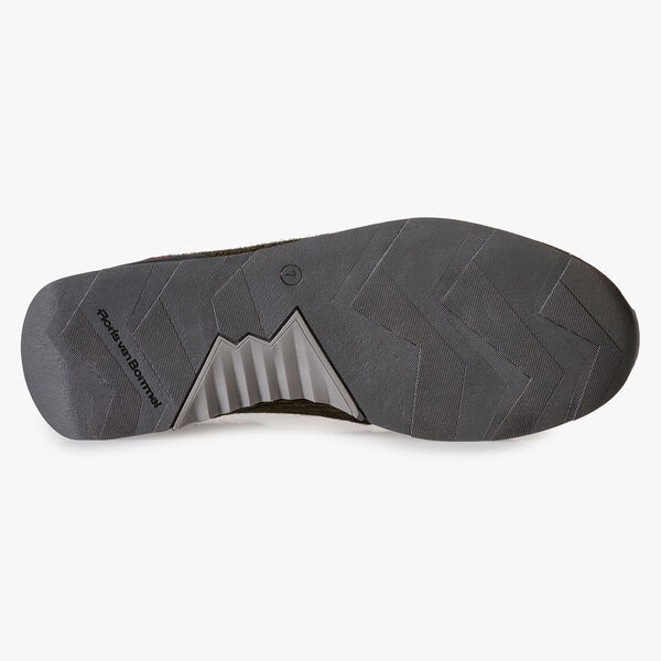 Roter Wildleder-Sneaker