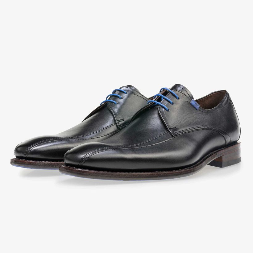 Black calf's leather lace shoe