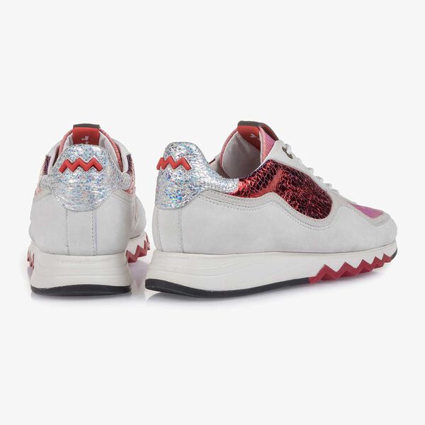 White nubuck leather sneaker with red details