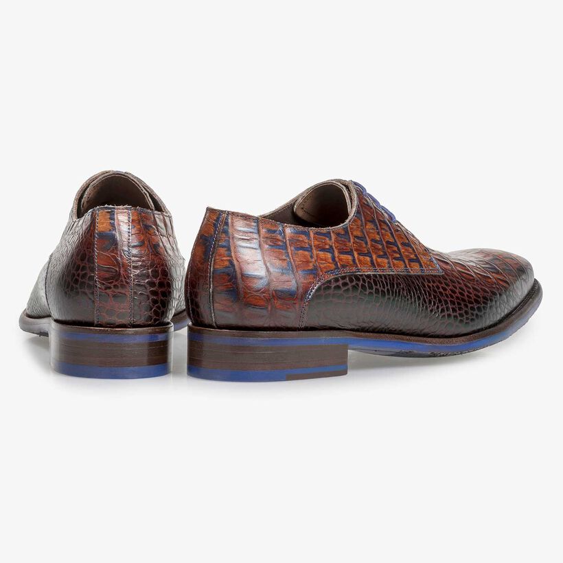 Cognacfarbener Leder-Schn&uuml;rschuh mit Krokoprint