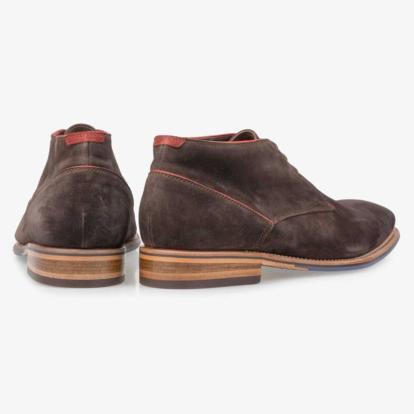 Dunkelbrauner Wildleder-Schn&uuml;rstiefel