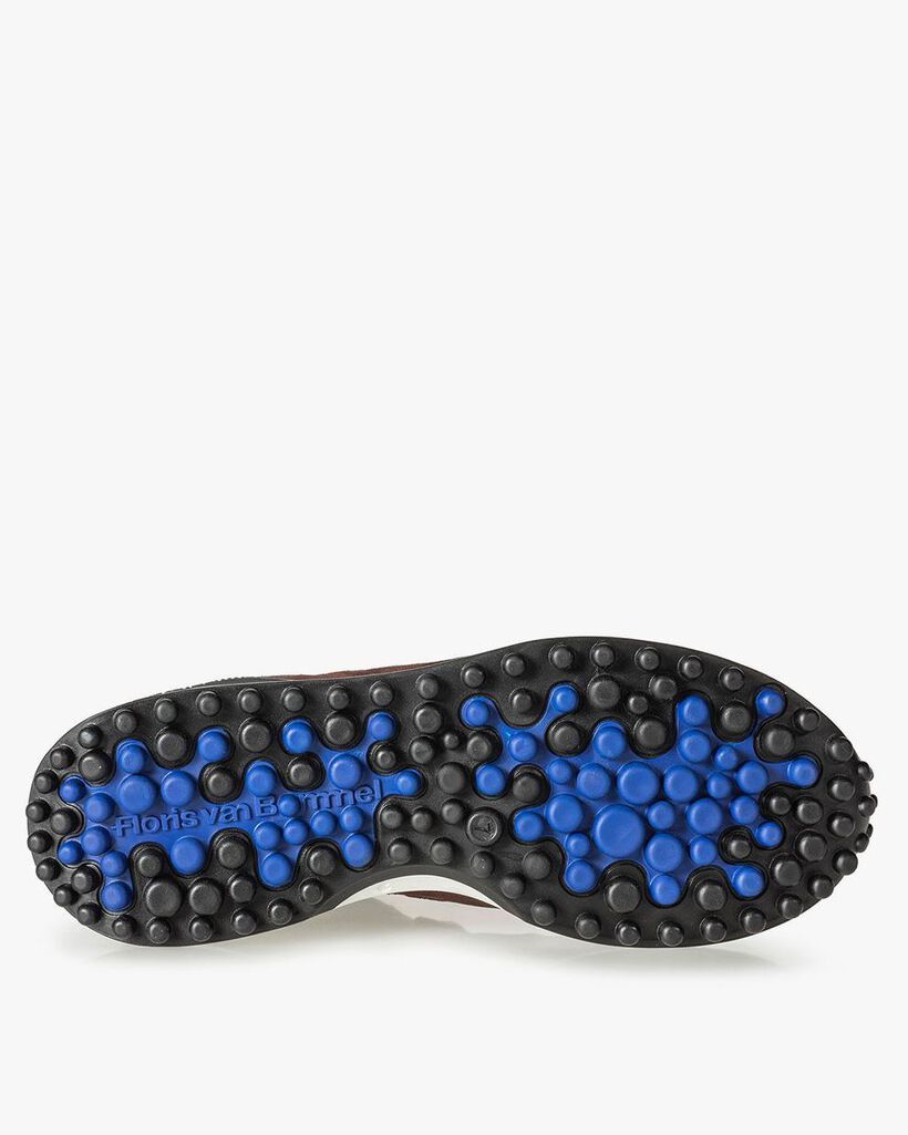 Roter Wildleder-Sneaker