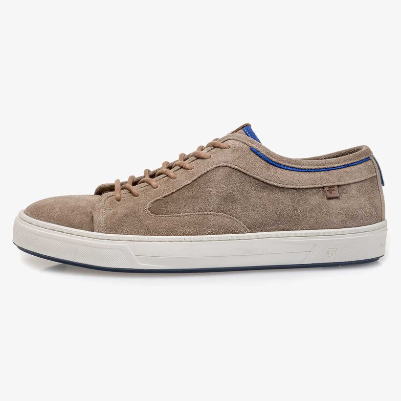 Taupefarbener Sneaker aus gewaschenem Wildleder