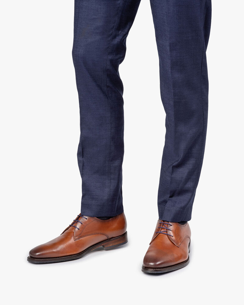 Cognac-coloured lace shoe 