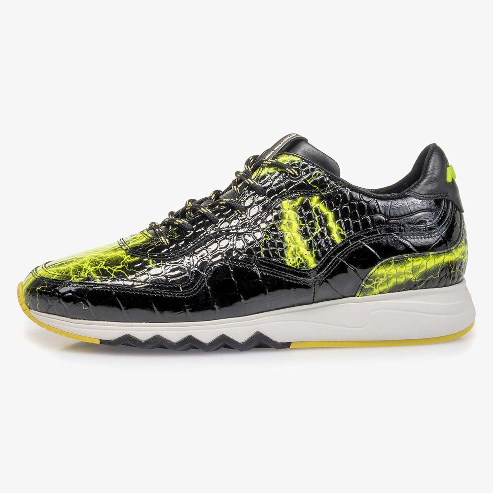 Schwarzer Lackleder-Sneaker mit gelbem Print