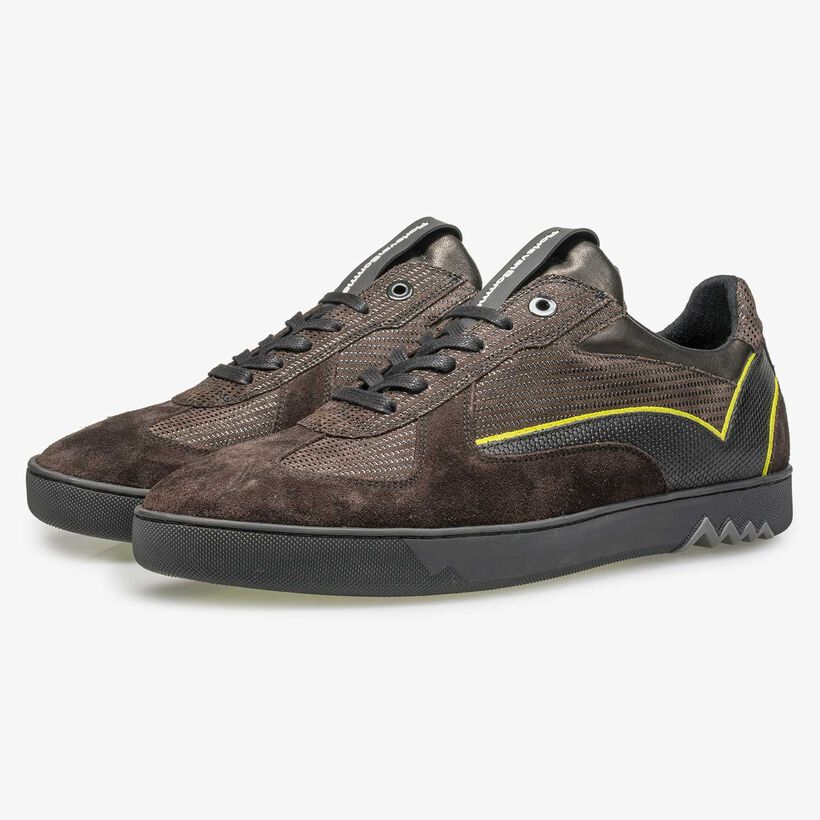 Dunkelbrauner Wildleder Sneaker mit Strukturmuster