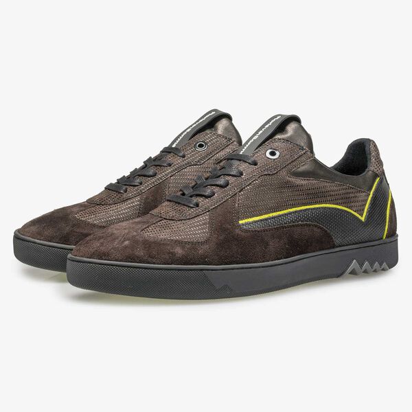 Dunkelbrauner Wildleder Sneaker mit Strukturmuster